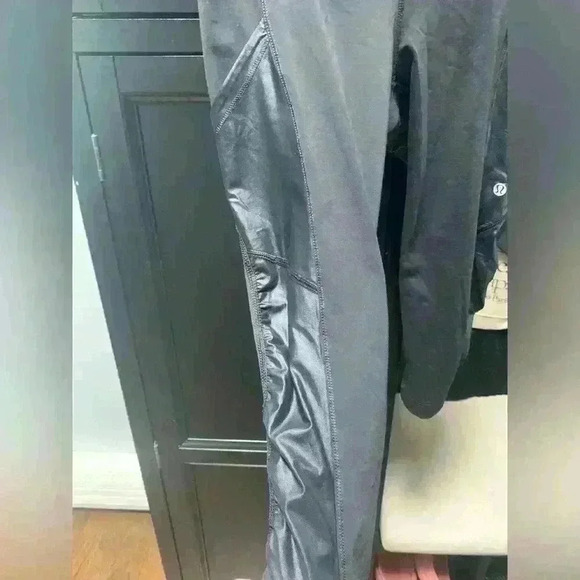 Lululemon performance leggings size 4 - Picture 3 of 7
